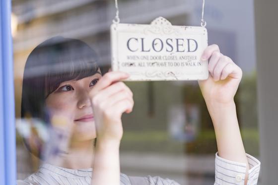 飲食店の閉店・撤退を決めるタイミングは？ 環境の変化など見極めポイントを解説