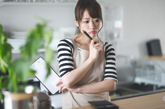 飲食店が黒字なのに閉店する理由は？撤退コストを抑えるには事業譲渡や居抜き売却の検討を