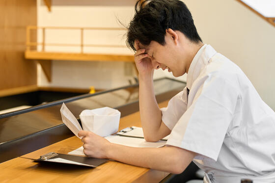 飲食店の撤退か、立て直しか？ 危ない前兆と経営判断のポイントを解説